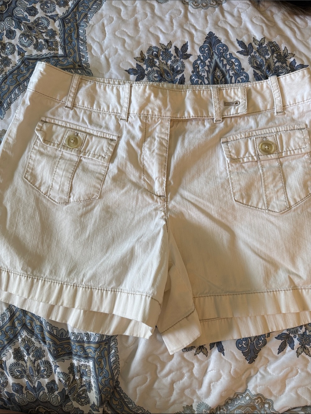 LOFT Cream Women’s Pocket Bermuda Shorts